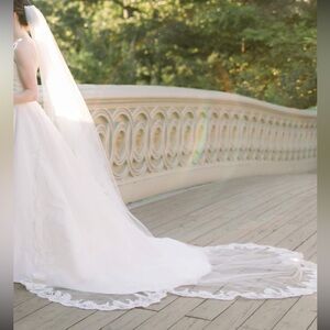 Amsale Cathedral Length Veil With Lace
